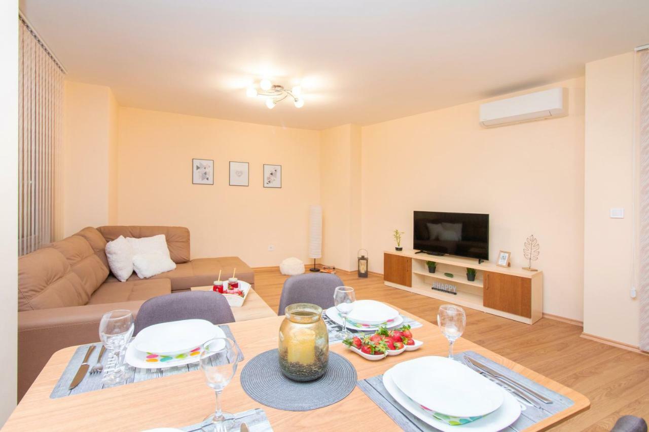 Domus Apartments Grand 플로브디프 외부 사진